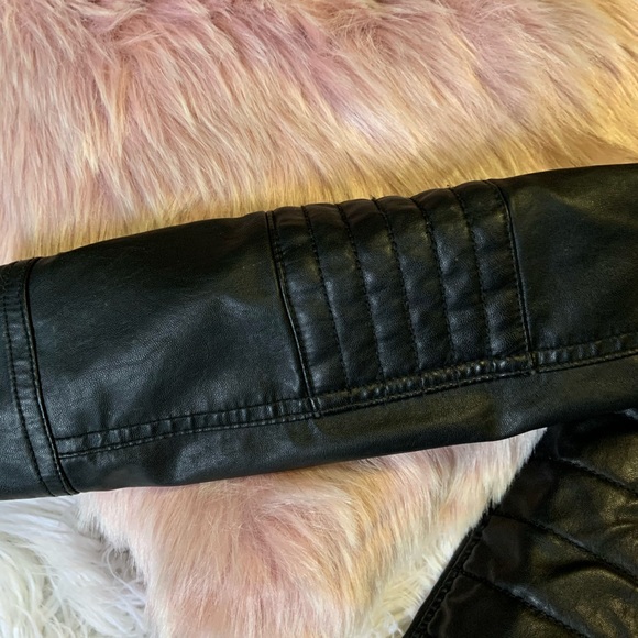 H&M kids black faux leather jacket size 6/7 - Picture 2 of 4